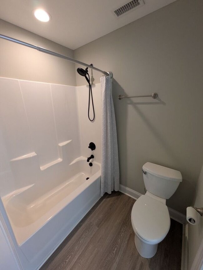 Building Photo - Charming Single Family 3BD/1.5BA Home in Hickory!