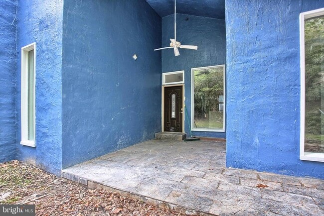 Building Photo - 1813 Holly Dr