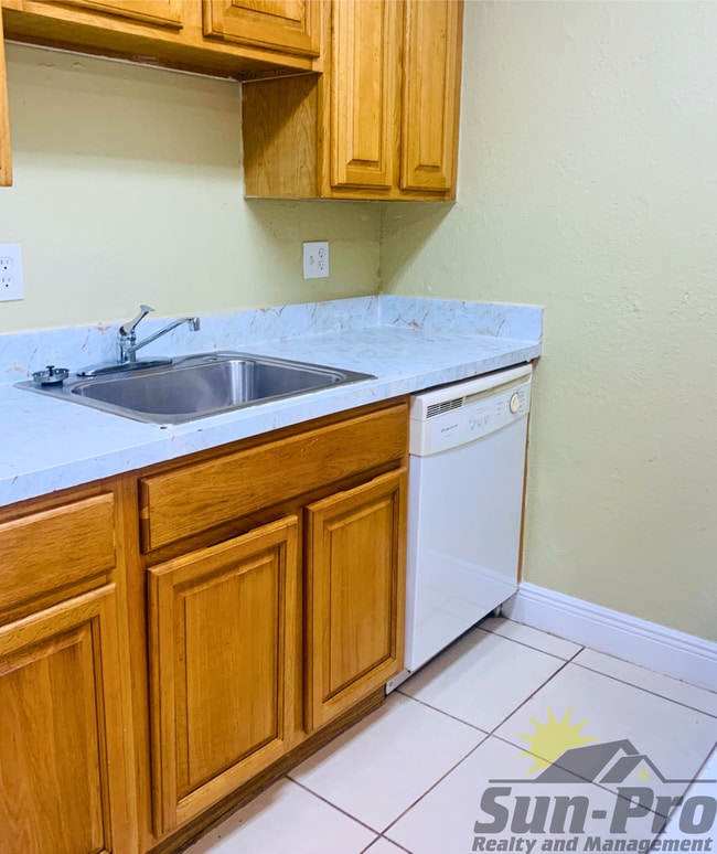 Building Photo - 900 S Peninsula Dr