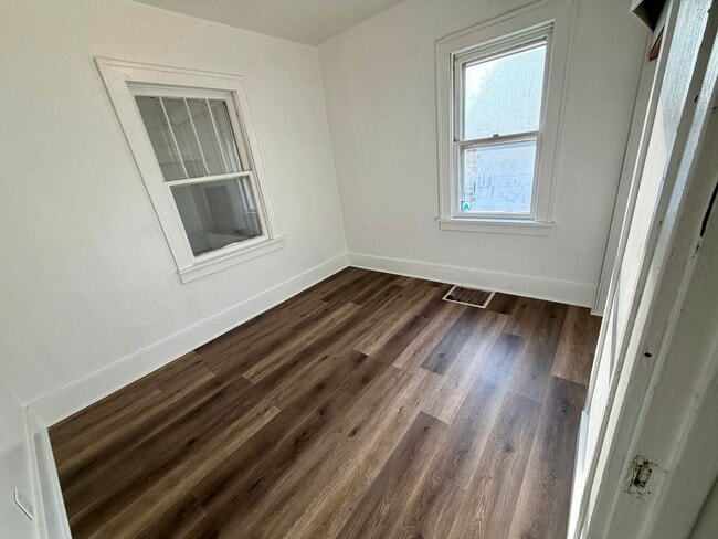 Building Photo - 2 bed 1 bath House for rent!