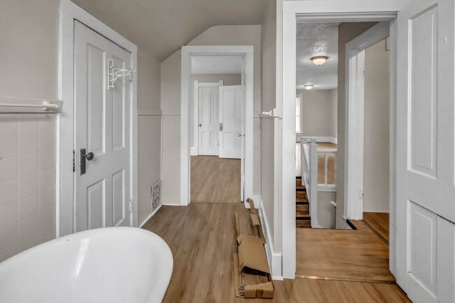 Building Photo - 1120 1/2 Washington St