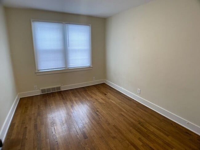 Building Photo - Duplex in Niles