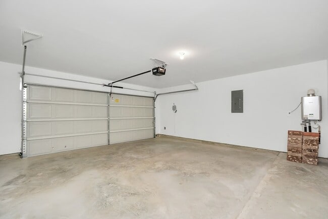 Building Photo - 1114 Hughes Crossing Drive