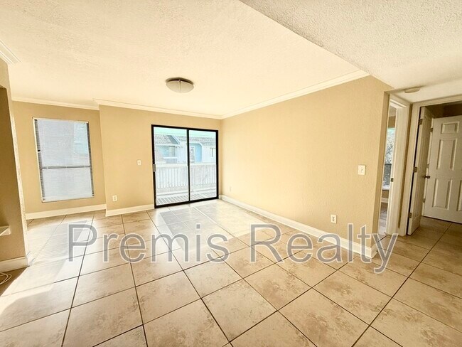 Building Photo - 455 Alt 19