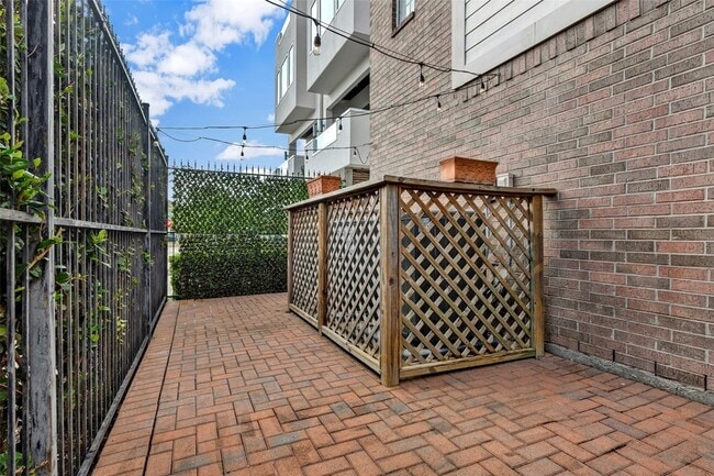 Building Photo - 1508 Crocker St