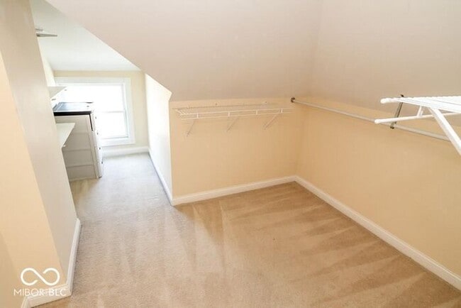 Building Photo - Sweet Spacious Townhome With Finished Base...
