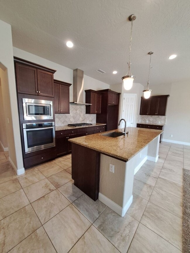 Building Photo - Beautiful 4 Bedroom Home In Clovis!