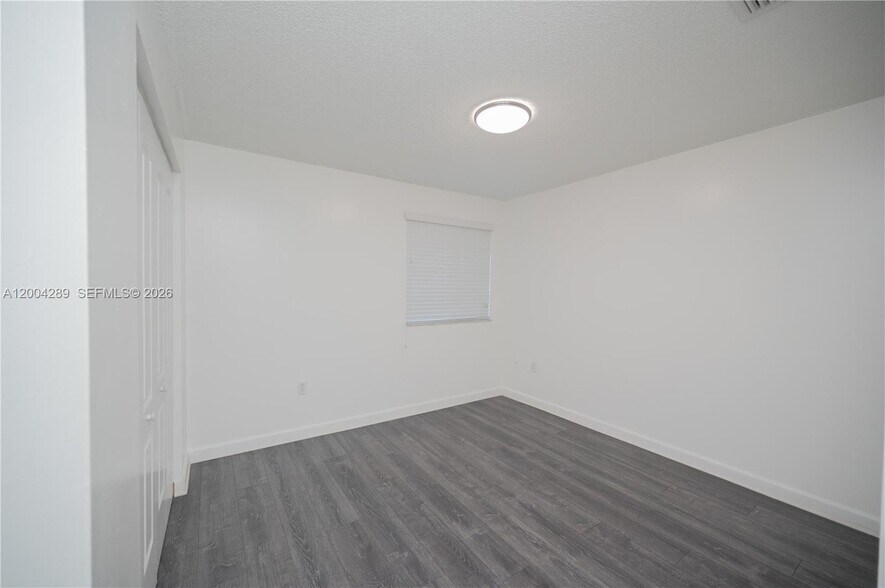 Building Photo - 5000 NW 116th Ct