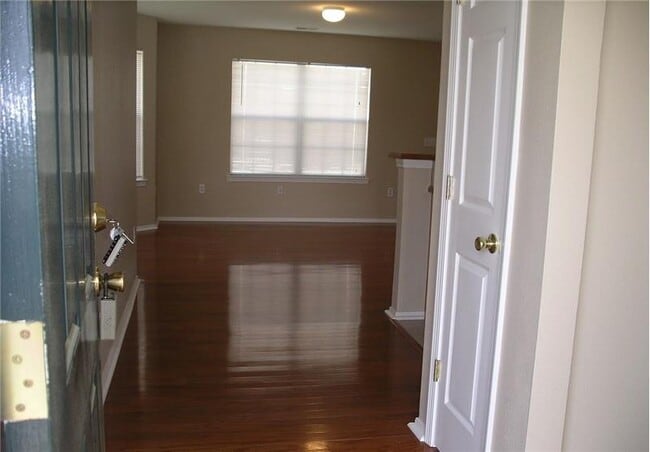 Building Photo - 10 Ashleigh Ln