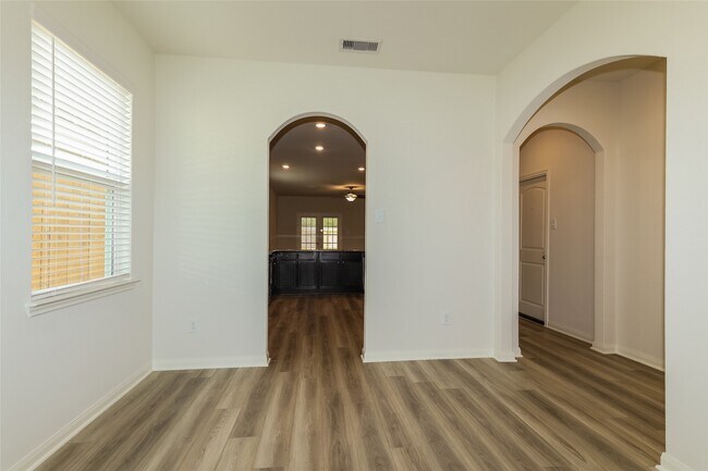 Building Photo - 26865 Steinbeck Dr