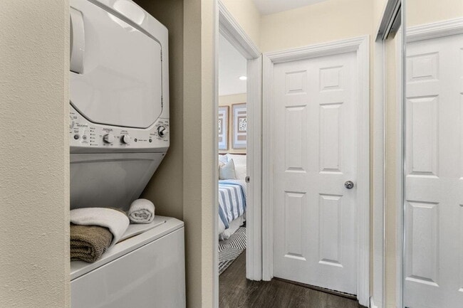 Building Photo - "Charming 1-Bedroom Retreat with Granite Touches and Pool Access in Berkeley"