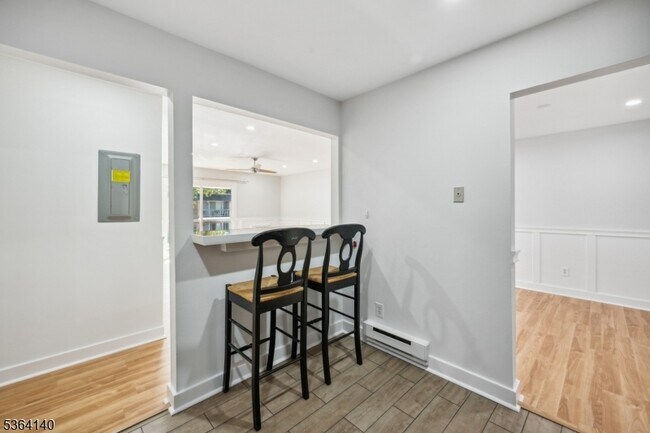 Building Photo - 798 Eves Dr