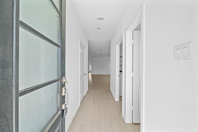 Building Photo - 6410 Laguna Terra Dr