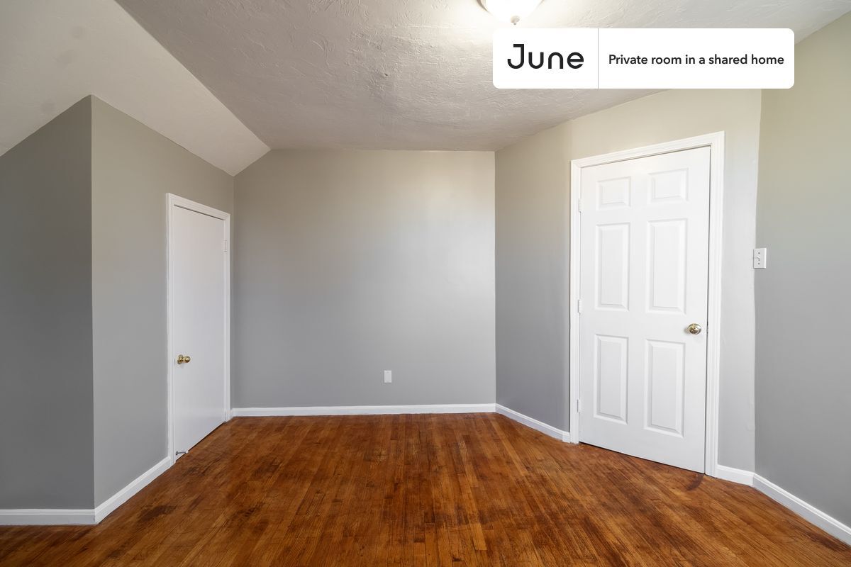 Building Photo - Room in Shared 4 bed/2 bath home in Newton Corner