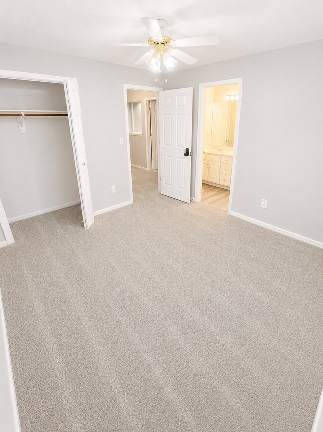 Building Photo - 4 bed/4.5 bath Overland Park Home w/seasonal Pool/Park/Trail in Blue Valley!!