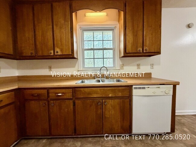 Building Photo - 130 Tyler Ln