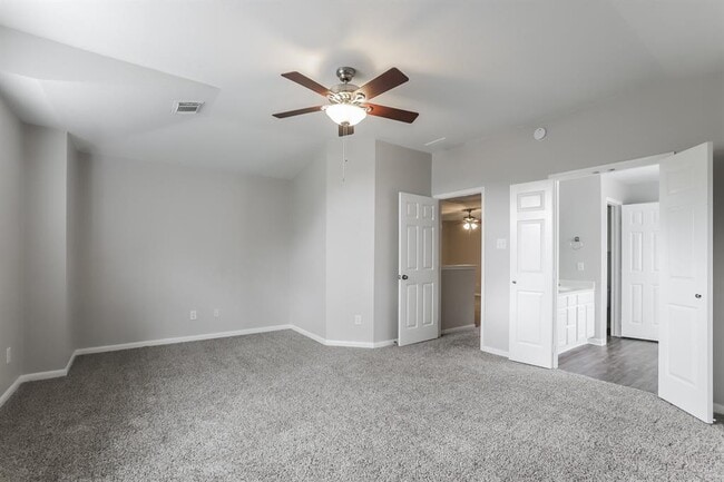 Building Photo - 32434 Hunter Park Ct