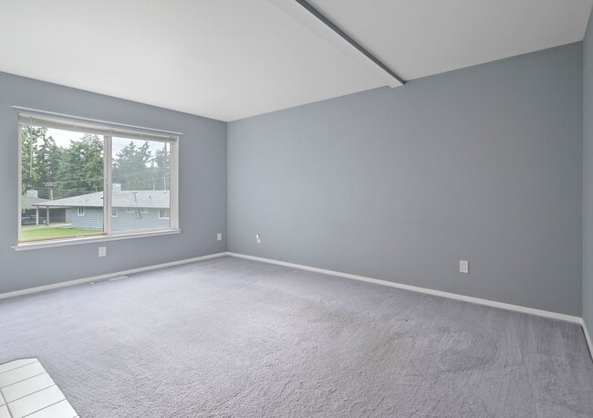 Building Photo - 3 Bedroom and 2.5 Bath Townhouse