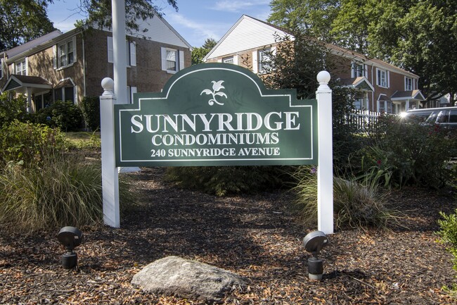 Primary Photo - 240 Sunnyridge Ave