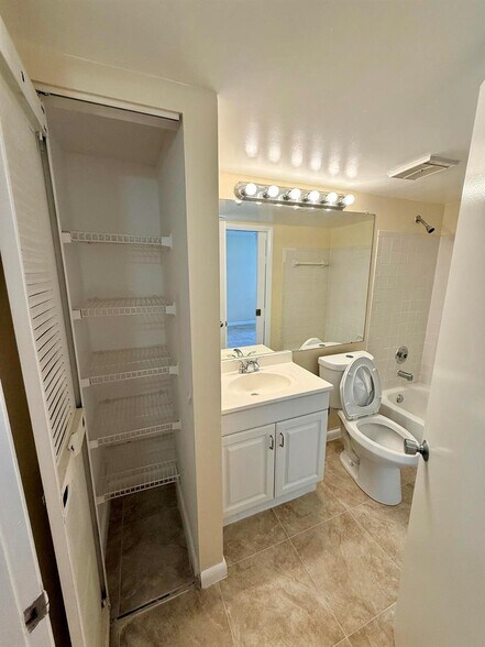 Building Photo - 1142 Coral Club Dr
