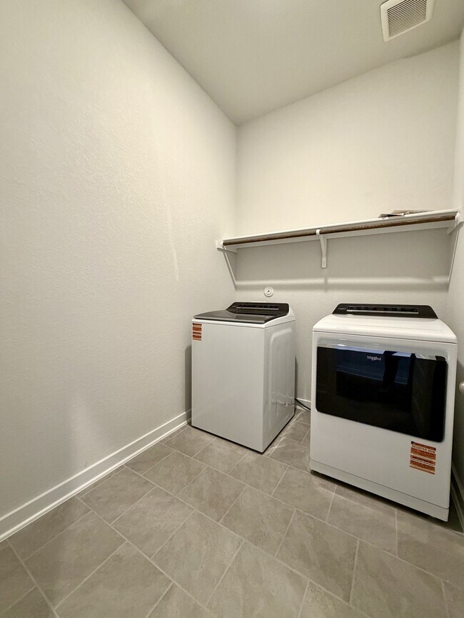 Building Photo - 14427 Inspiration Pt