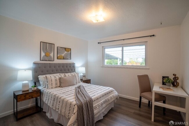 Building Photo - 4301 Hillview Dr