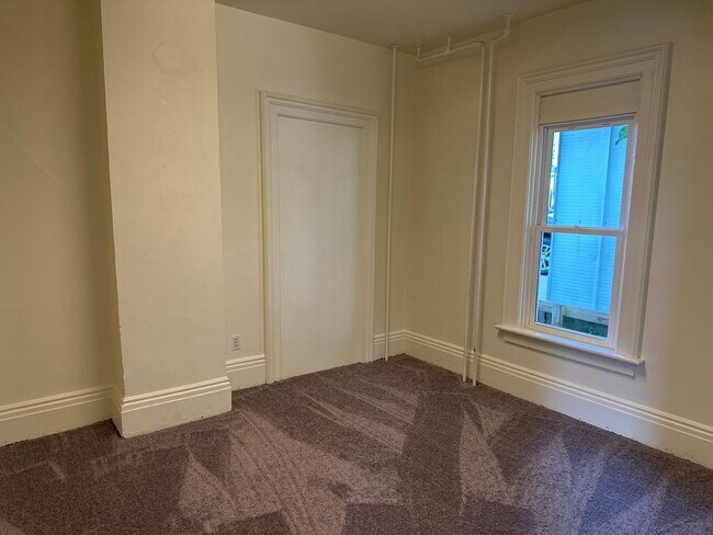 Building Photo - 16 N Washington St