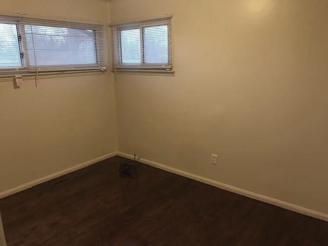 Building Photo - AVAILABLE NOW!! FOR LEASE Beautiful 3-Bedroom House in Grand Blanc