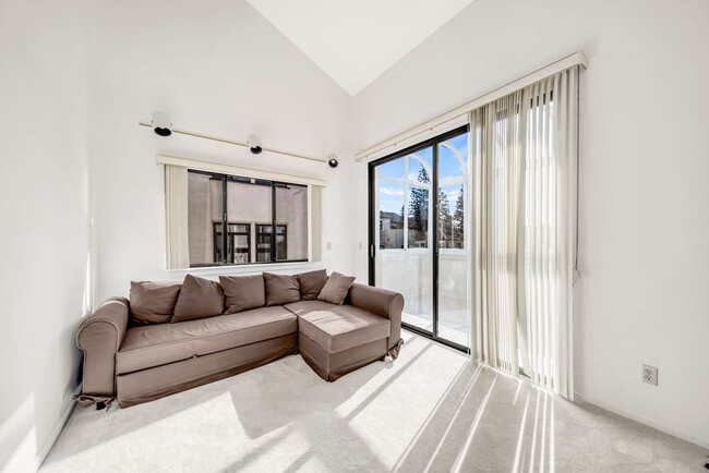 Building Photo - NORTH BERKELEY APARTMENT FOR RENT - $4,500/mo