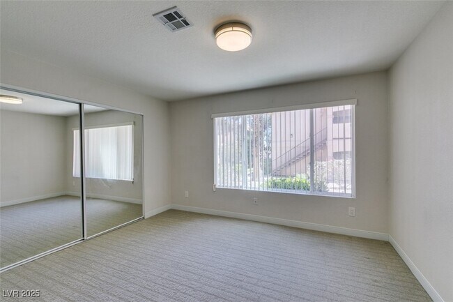 Building Photo - 350 S Durango Dr