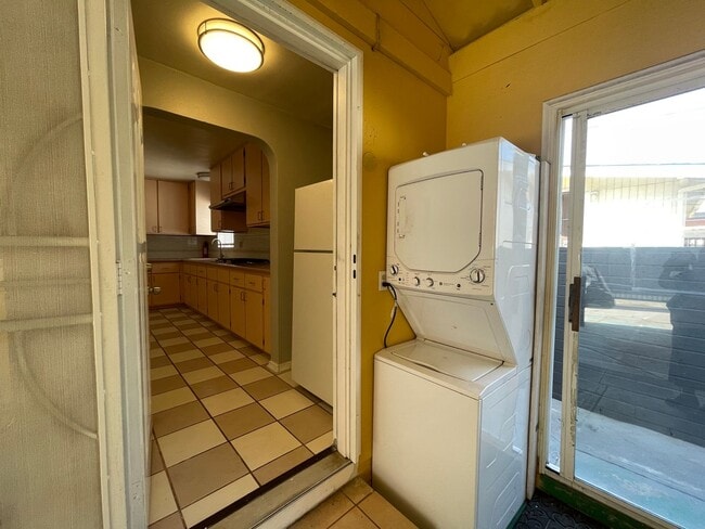 Building Photo - Gorgeous 2 Bedroom Home! Convenient Location!