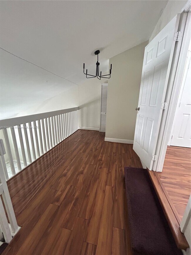 Building Photo - 1455 Holly Heights Dr