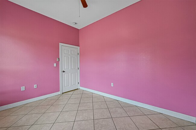 Building Photo - 13819 Lakeview Meadow Dr