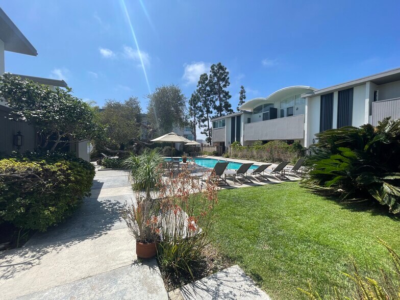 Building Photo - 4723 La Villa Marina Ln