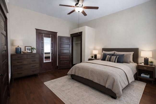 Building Photo - 305 W 38th St