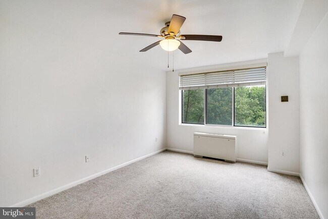 Building Photo - 6621 Wakefield Dr