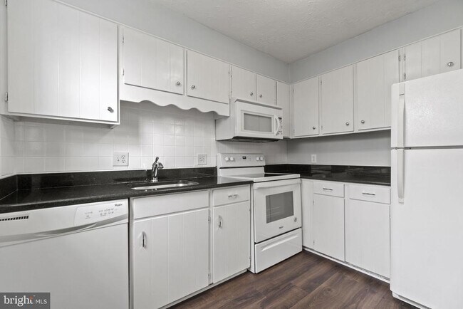 Building Photo - 3076 S Woodrow St