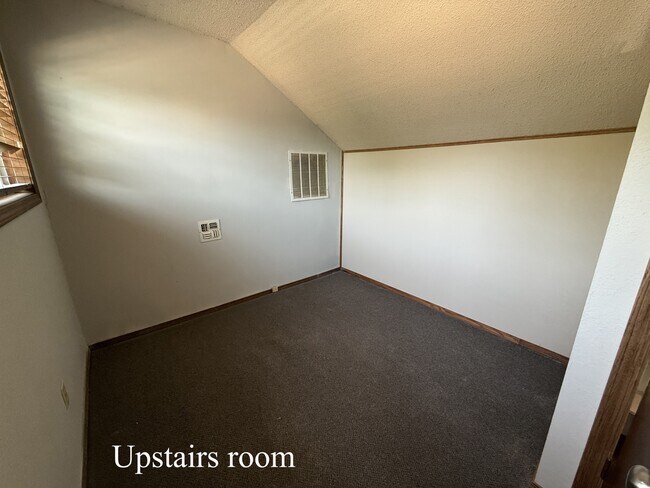 Building Photo - 2208 Timbercrest Dr
