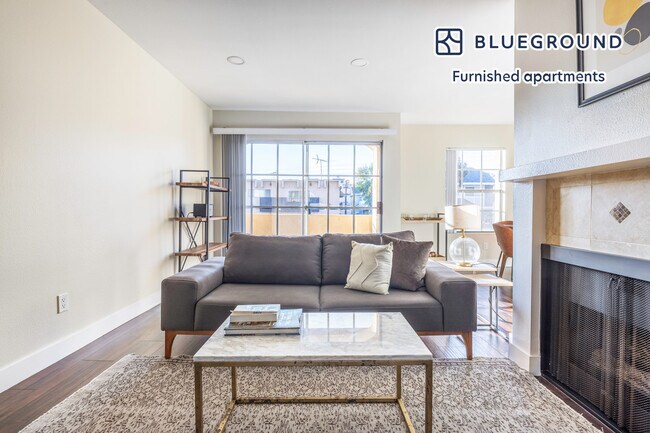 Building Photo - 960 N Alfred St