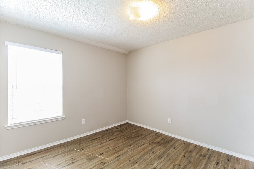 Building Photo - 833 Beaver Creek Dr