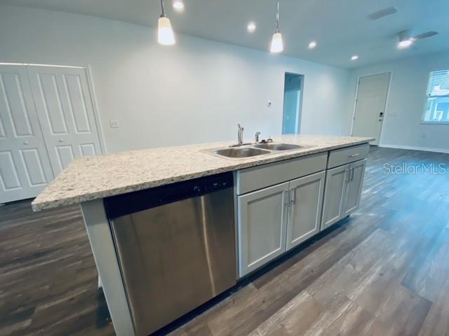 Building Photo - 1325 James Ave S