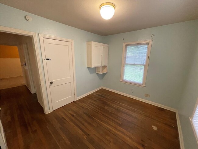 Building Photo - 112 W 55th St
