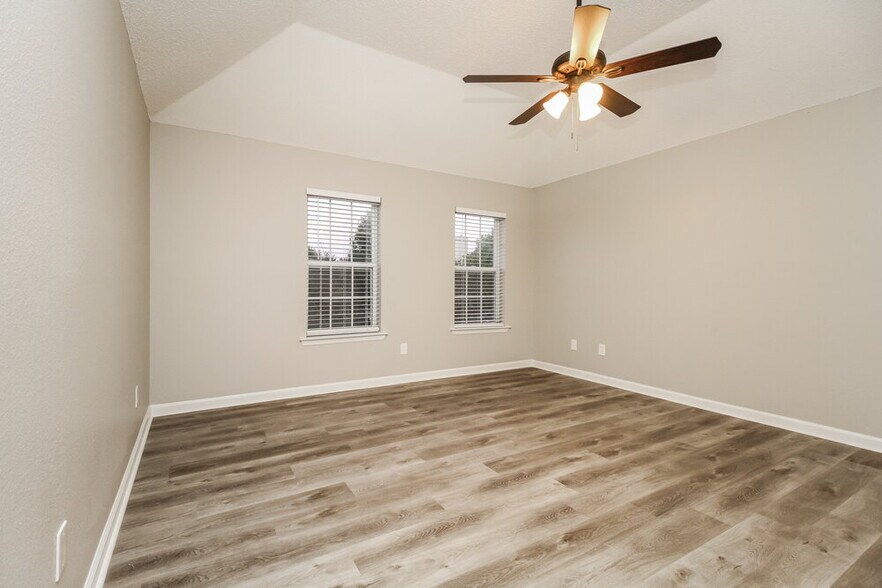 Building Photo - 2404 Kramer Way