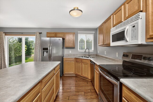 Building Photo - SPACIOUS LIVING!! 4 Bedroom, 3 Bathroom Home in Waukee!