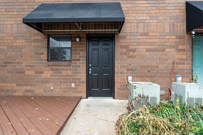 Building Photo - 2 Blocks from Downtown Siloam