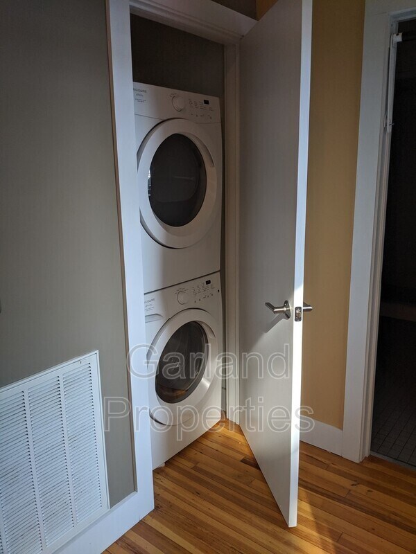 Building Photo - 111 Kirk Ave SW