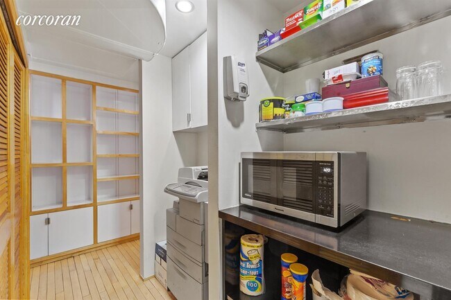 Building Photo - 202 Spring St