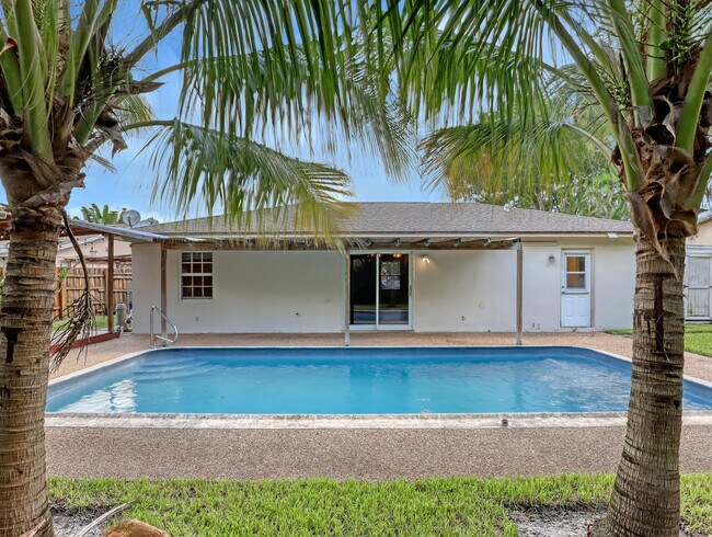 Building Photo - 9596 Richmond Cir