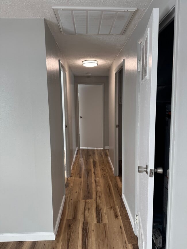 Building Photo - 216 Braun St