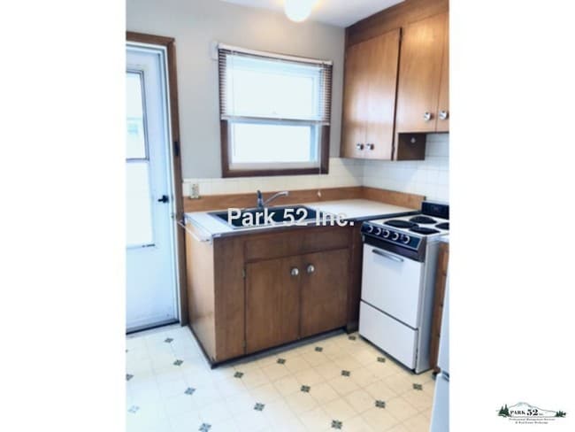 Building Photo - 317 4th Ave SW